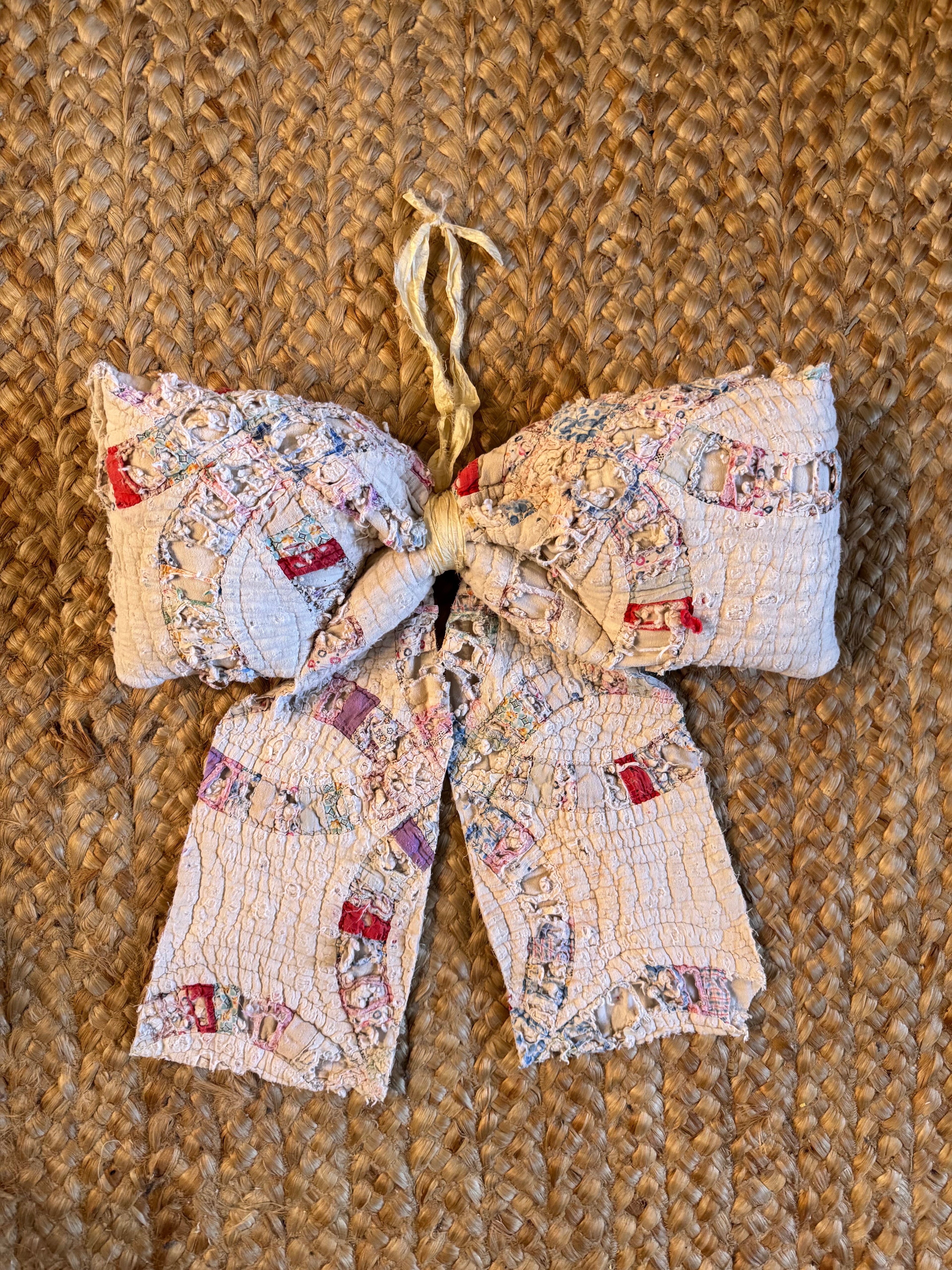 Vintage Double Wedding Ring Quilt Bow