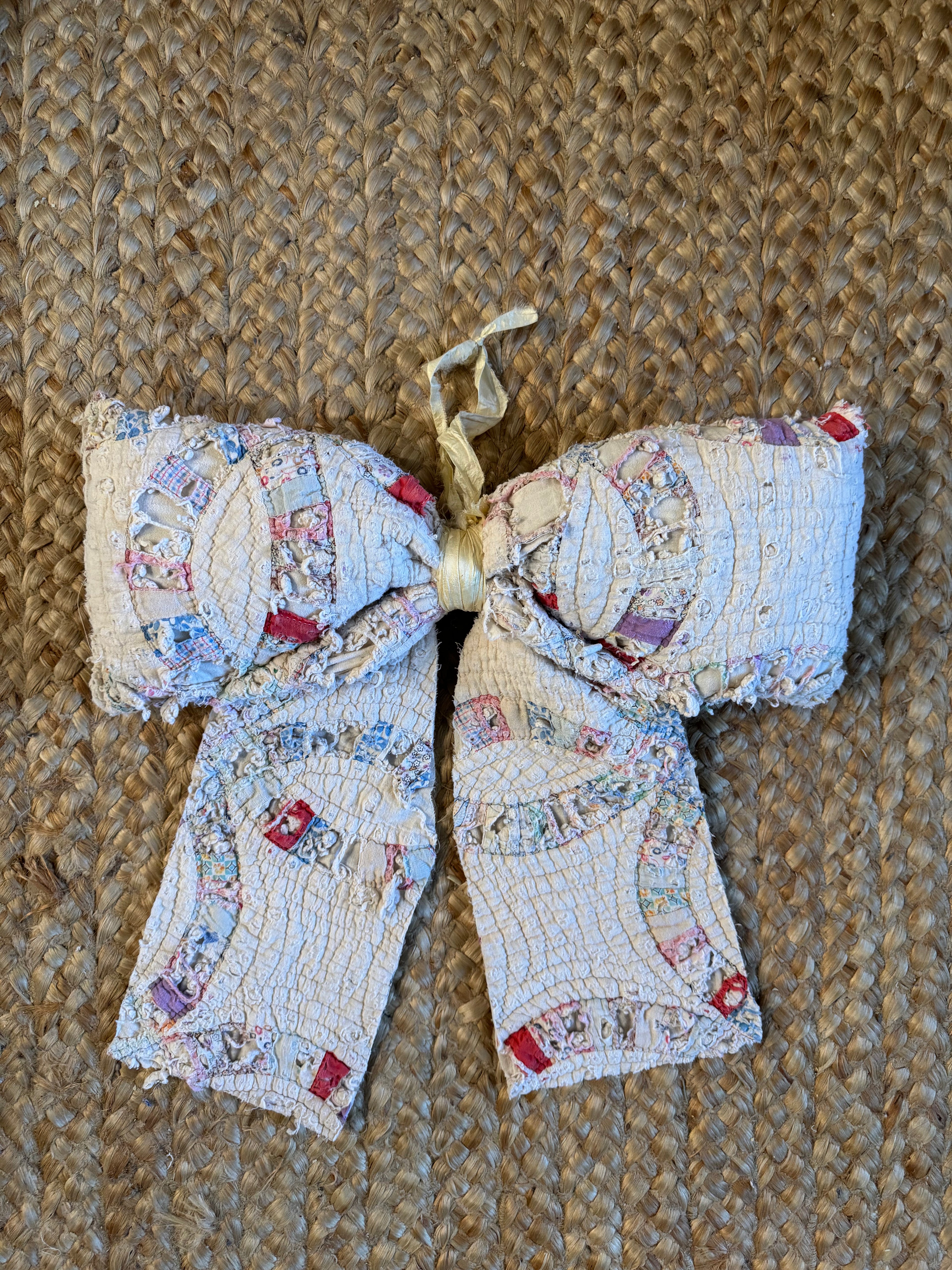 Vintage Double Wedding Ring Quilt Bow